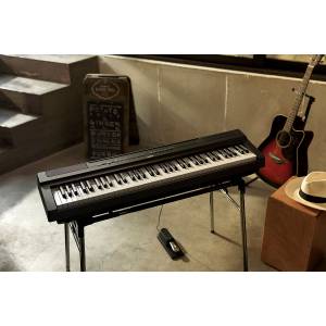 Pianoforte digitale YAMAHA P121 B